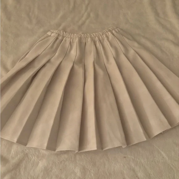 Elegant white Pleated Skirt - Picture 1 of 2